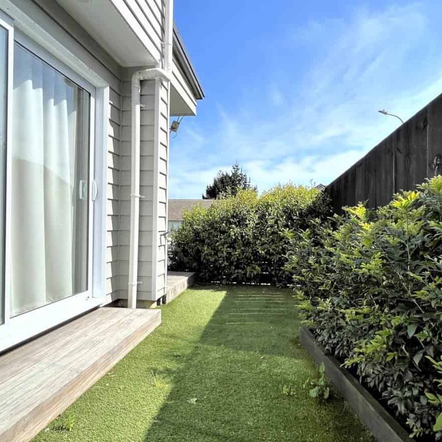 Comfortable and Modern! - Photo 1