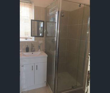 Mckinnon Zoned 2 Bedroom Unit near All facilities - Photo 4