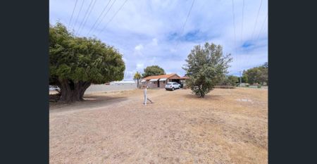 2x1 House in Warnbro with Workshop - Photo 5