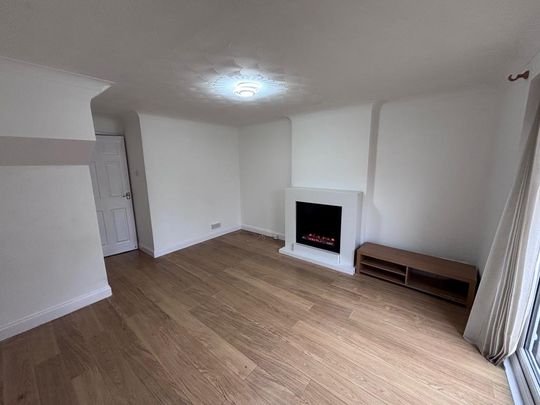 2 bedroom mews to rent - Photo 1