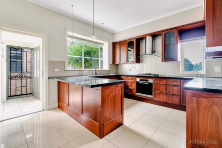 5 Bed, 3 Bath - Photo 5