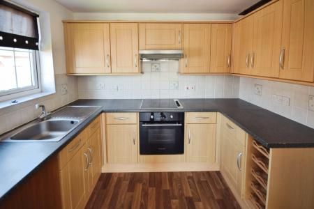 2 bedroom Flat To Let - Photo 4