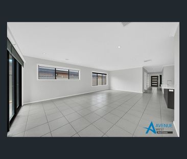 Grand Family Living in Atherstone Estate - Photo 5