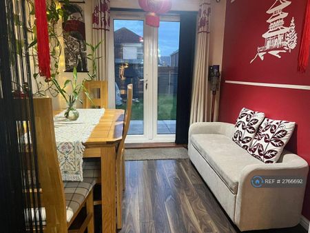 3 bedroom end of terrace house to rent - Photo 4