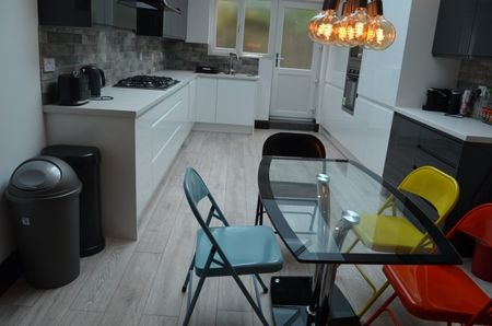 6 Rose Cottages Hubert Road - Photo 3