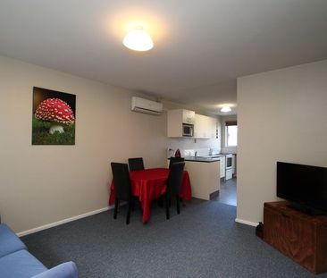 Convenient 2-Bedroom Flat - Photo 2