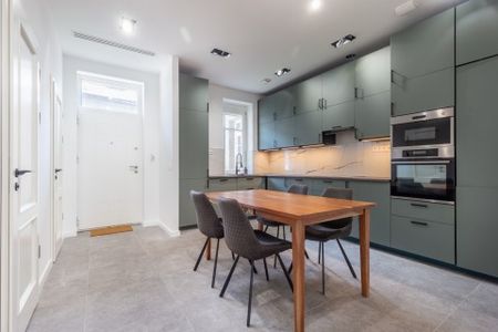 Várfok utca - Fotó 2