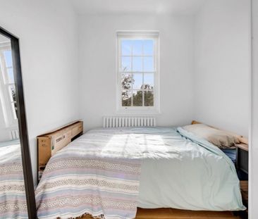 2 bedroom Flat To Let - Photo 2