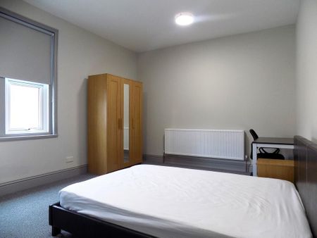 4 bedroom terraced house to rent - Photo 2