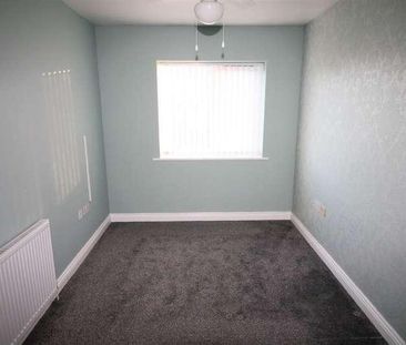 Queens Square, Felling, Gateshead, NE10 - Photo 1