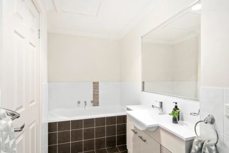 Modern Comfort in Old Bowral - Photo 5