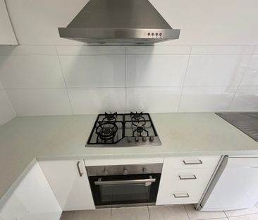 'Charming Family Home in Pascoe Vale' - For Lease - Photo 4