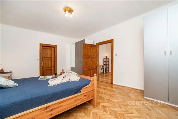 Pronájem světlého bytu 2+1 s lodžií na prestižní adrese v Karlíně - Фото 1