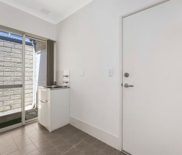 Your Perfect Dawesville Retreat — Spacious, Modern & Low Maintenance - Photo 3