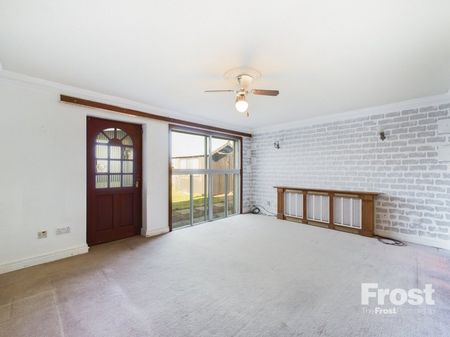 Maisie Webster Close, Stanwell,TW19 - Photo 2