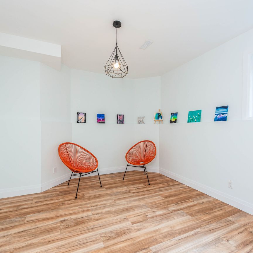 For Lease - 11 Ottaway Avenue, Barrie, Ontario - Photo 1