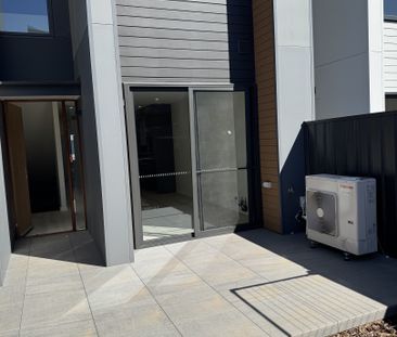 18/4 Bousloff Street, Whitlam ACT 2611 - House For Rent | Domain - Photo 3