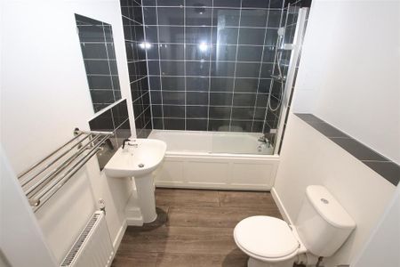 1 bedroom penthouse to rent - Photo 2