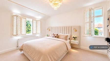 3 bedroom detached house to rent - Photo 3