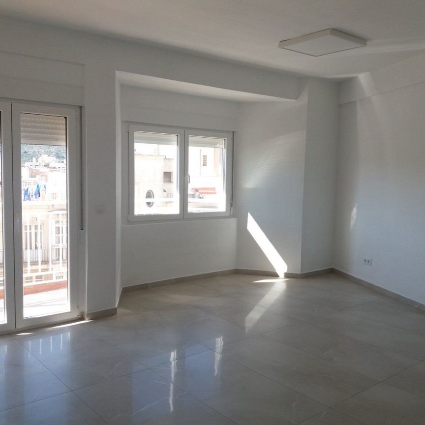 Piso de alquiler en Calle Salitre, Casco Antiguo - Photo 1