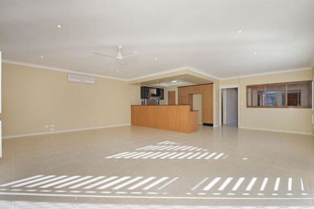 Helensvale Stunning Home in The Perfect Location - Photo 4