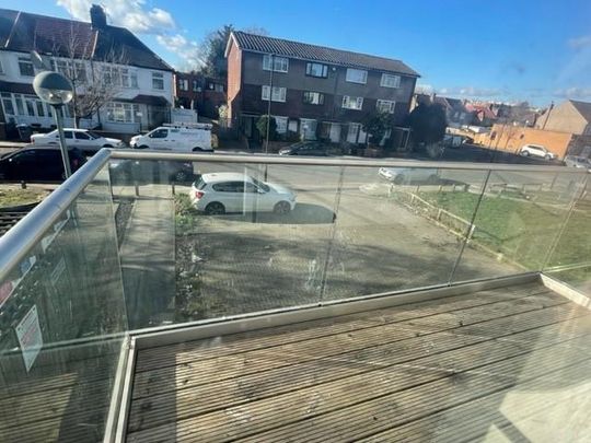 3 bedroom flat to rent - Photo 1