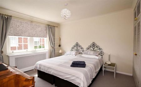 4 bedroom semi-detached house to rent - Photo 2