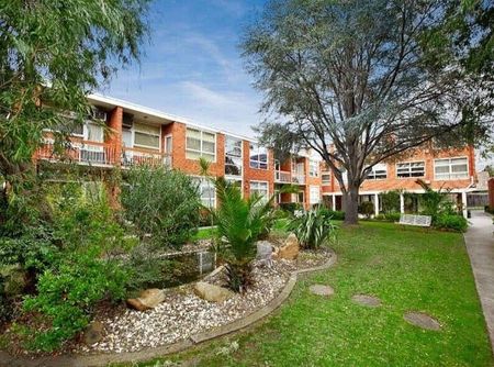 St Kilda East - Photo 2