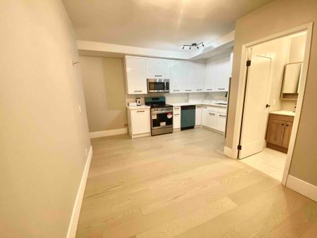 For Lease - 993 Bloor Street Unit# 202, Toronto, Ontario - Photo 2