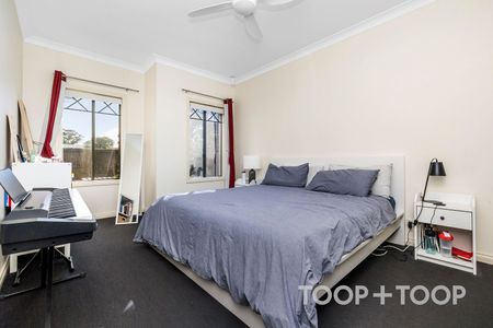 Stylish courtyard home - Photo 4