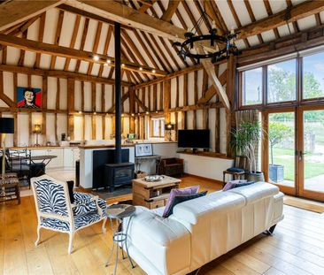 A spacious and attractive three bedroom barn conversion with views ... - Photo 3