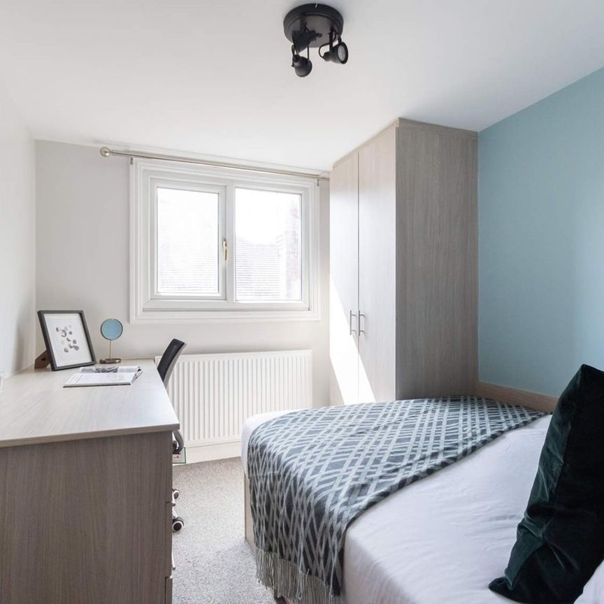 Room in a Shared House, Church Wood Avenue, LS16 - Photo 1