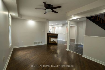 Property For Lease | W9007939 - Photo 2