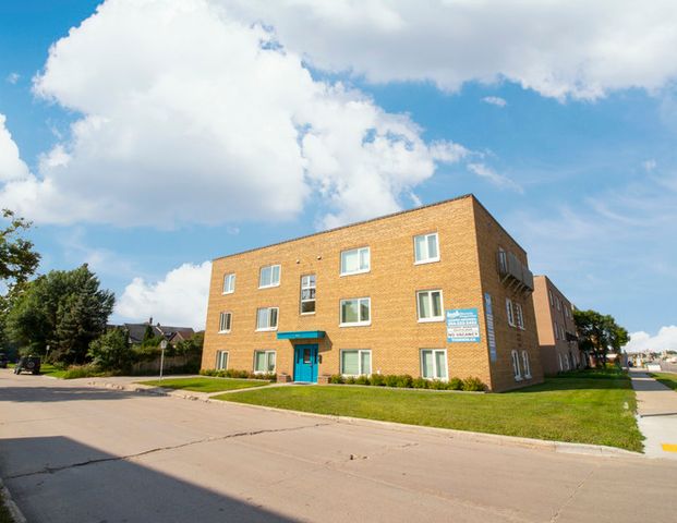 1800 Portage Avenue | 1800 Portage Avenue, Winnipeg - Photo 1