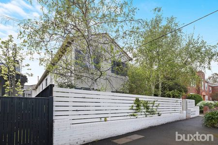 RENOVATED ONE BEDROOM HIDDEN BEAUTY IN HOT SPOT! - Photo 2