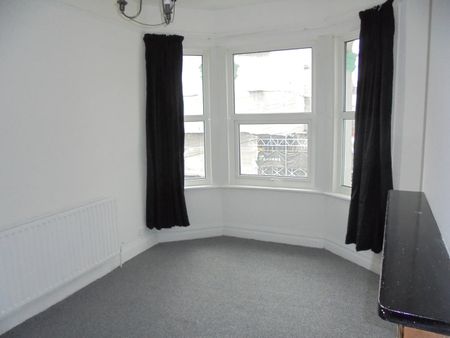 2 Bed Flat, Springfield Road, BN1 - Photo 2
