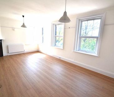 3 bedroom flat to rent - Photo 2