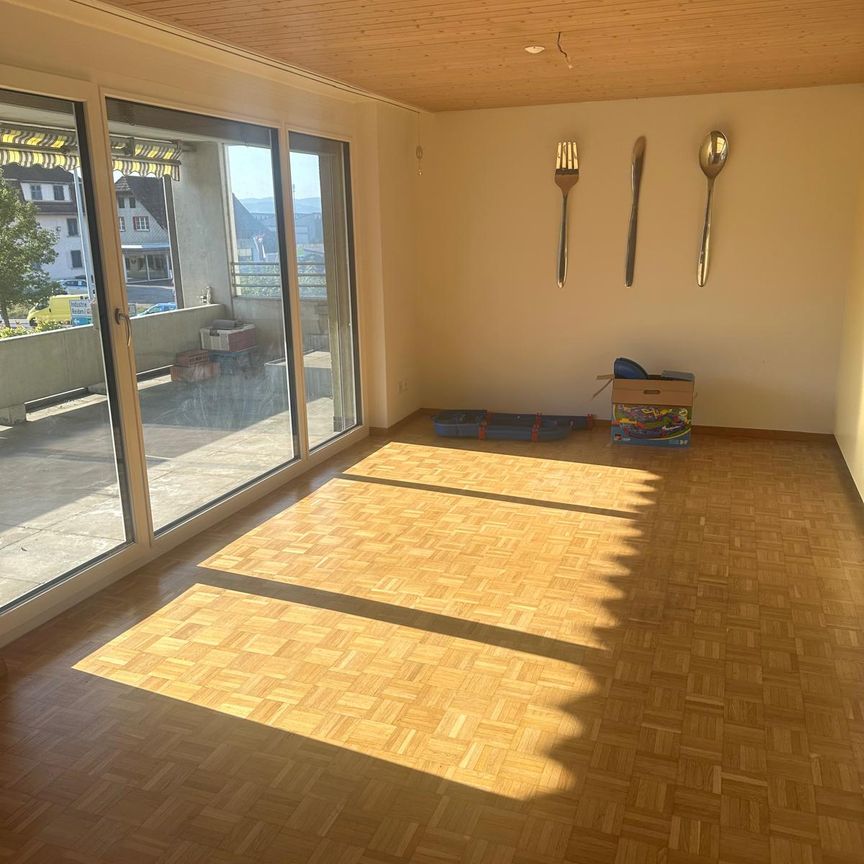 Helle 4.5-Zimmer-Wohnung mit Balkon und Lift in Reiden - Photo 1