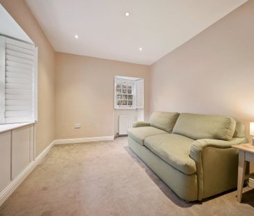 25A The Gatehouse - Photo 3