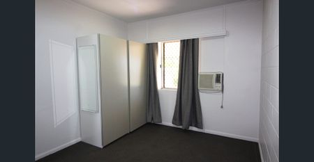 Tidy Two Bedroom Unit on Banks - Photo 3
