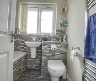 3 bedroom semi-detached house to rent - Photo 5