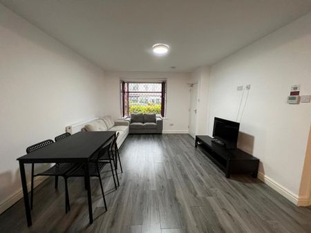 5 bedroom semi-detached house to rent - Photo 2