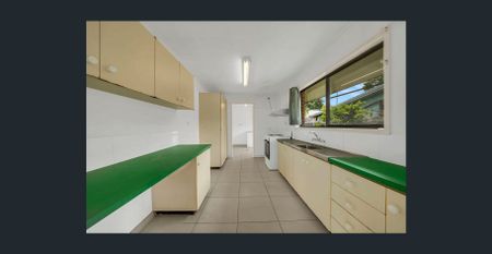 Charming Family Home with Granny Flay! - Photo 3