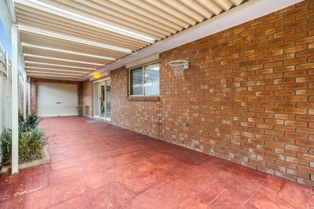 12 Woodyard Court, Altona Meadows VIC 3028 - House For Rent | Domain - Photo 3