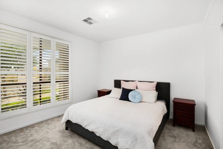 Four bedroom family residence for versatile family living - Photo 4