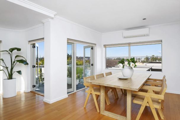 Sophisticated coastal living with sweeping Manly views - Photo 1