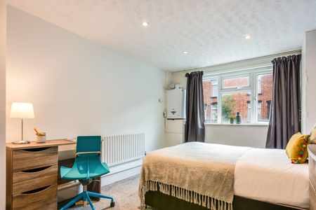 Flat 1, 167 HYDE PARK ROAD Leeds - LS6 1AH - Photo 4