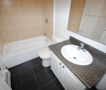 Downtown Living at its best - Minutes to parks, shops, restaurants,... - Photo 6