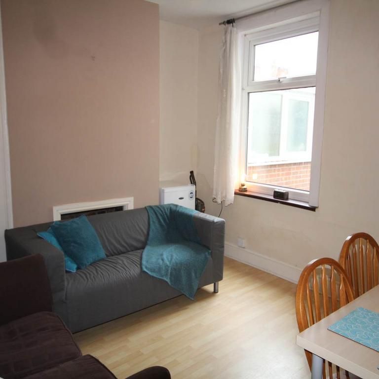 2 bedroom house share to rent - Photo 1