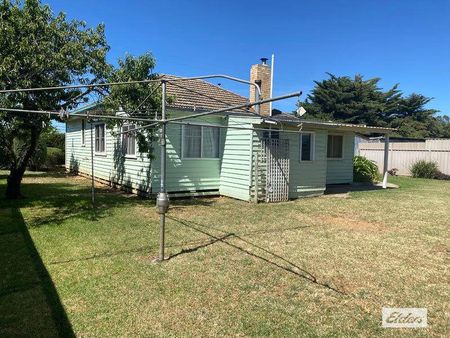 Quiet & Peaceful Location - Close to Conveniences - Photo 5